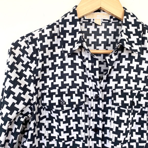 Michael Kors Tops - Michael Kors 💯 cotton fitted button down shirt